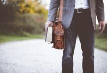 Czy nauczyciel musi znać język polski?