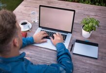 Jak się pisze follow up?