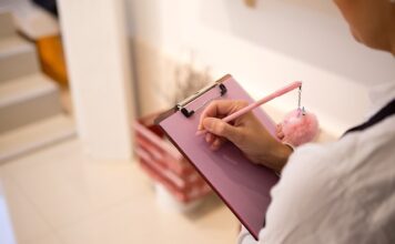 Czym się różni sprzedawcą od handlowca?